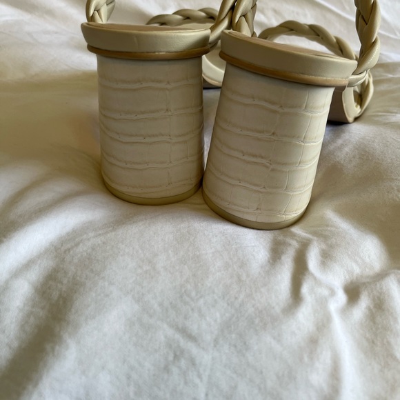 🌸EUC Dolce Vita Ivory Stella heels in size 11 - Picture 3 of 10